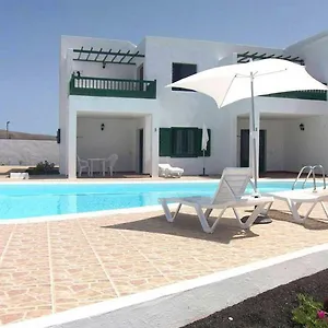 https://playa-alhambra-2.in-canary-islands.com