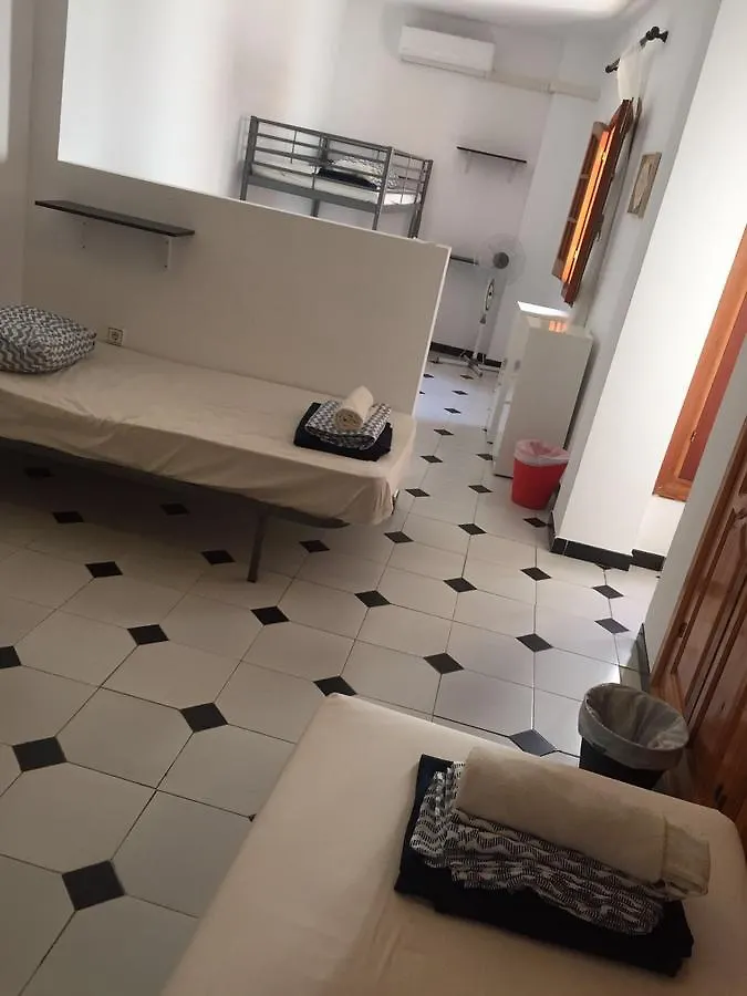 Easy Nerja Hostel 0*,